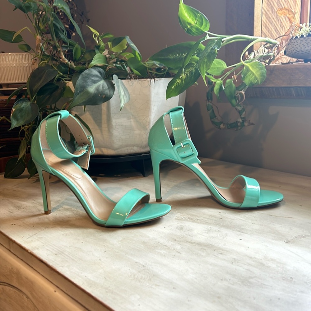 Women’s teal 7.5 strap heels